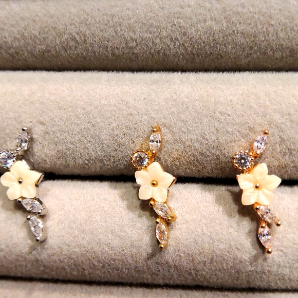 Solid flower design Body Jewelry - Picture 1 of 3